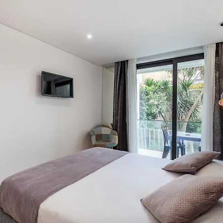 Nell&and&jess 4* 에스피뇨