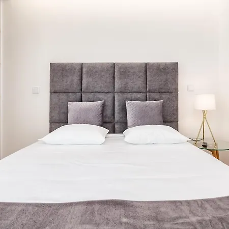 Nell&and&jess 4* Espinho (Aveiro)