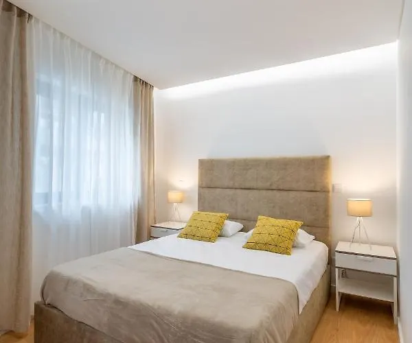 Nell&and&jess Pensión