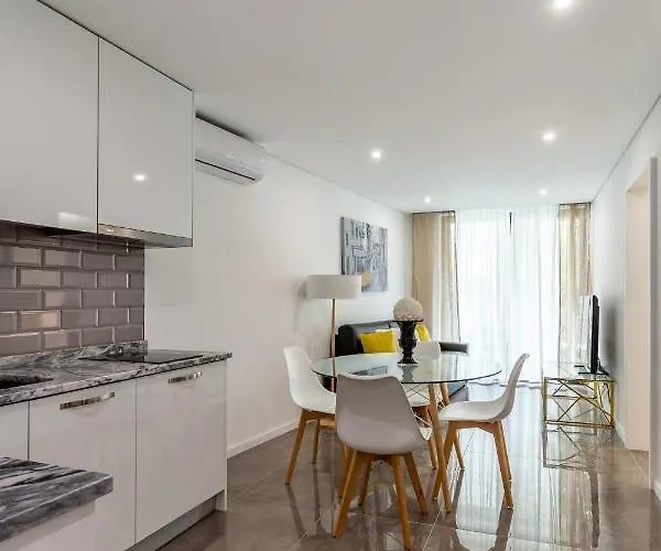 Nell&and&jess Pensionat Espinho (Aveiro)