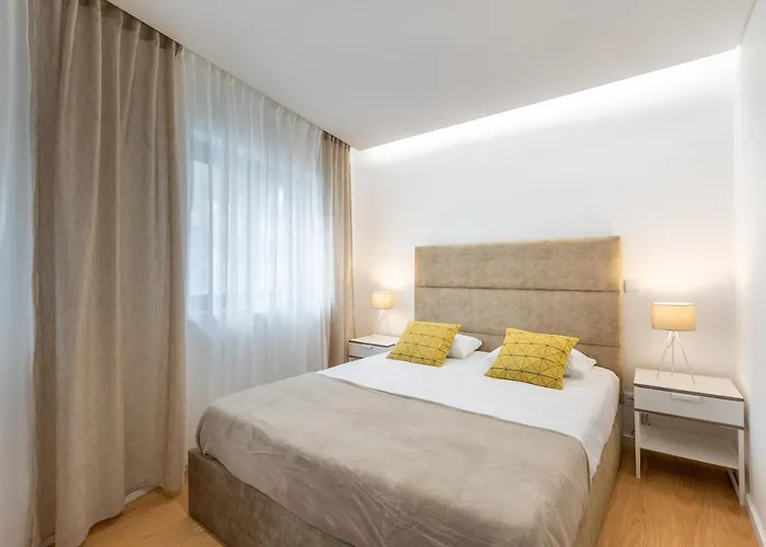 Nell&and&jess Pensión