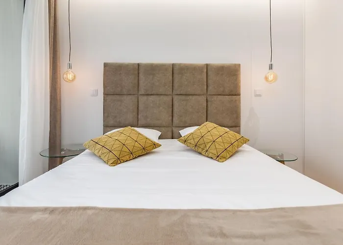 Nell&and&jess Pensión