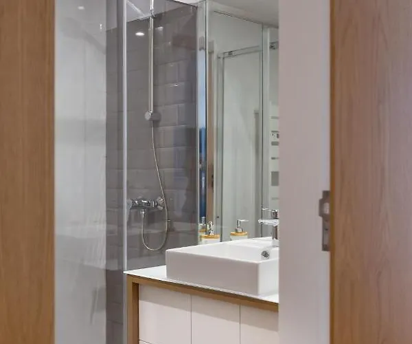 Nell&and&jess Pensión 4*