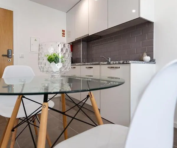 Nell&and&jess 4* Espinho (Aveiro)